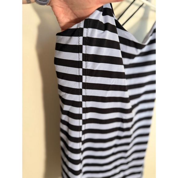 Lululemon Tank Top Size 8 Blue Black Striped Athleisure Activewear Casual - Picture 8 of 9